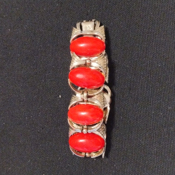 Vintage Coro Pegasus Gold Tone W/ Burnt Orange Lucite Stone Bracelet - Picture 2 of 6